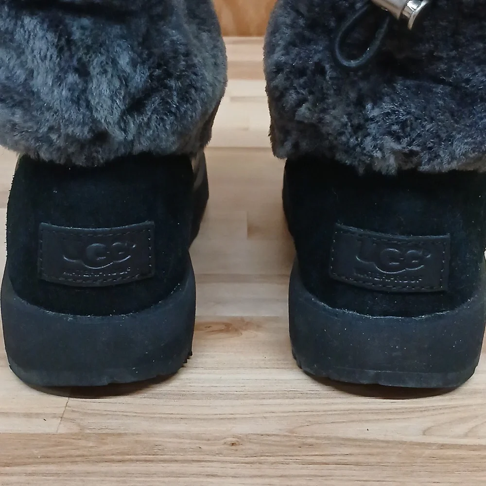 Ugg Reykir Waterproof Furry Black Boots Size 6